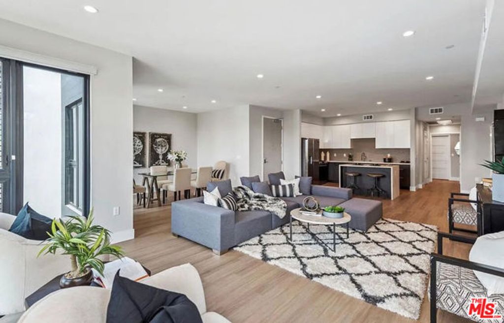 1906 Overland Avenue 201, Los Angeles, CA 90025