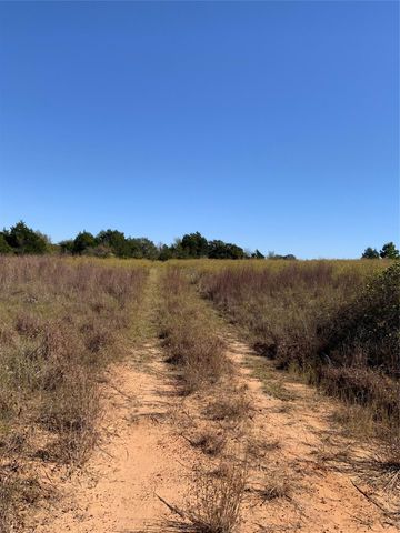 000 County Road 304, Lexington, TX 78947