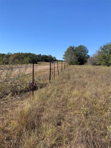 000 County Road 304, Lexington, TX 78947