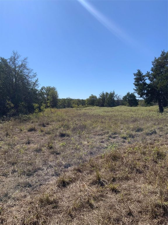 000 County Road 304, Lexington, TX 78947