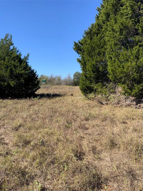 000 County Road 304, Lexington, TX 78947