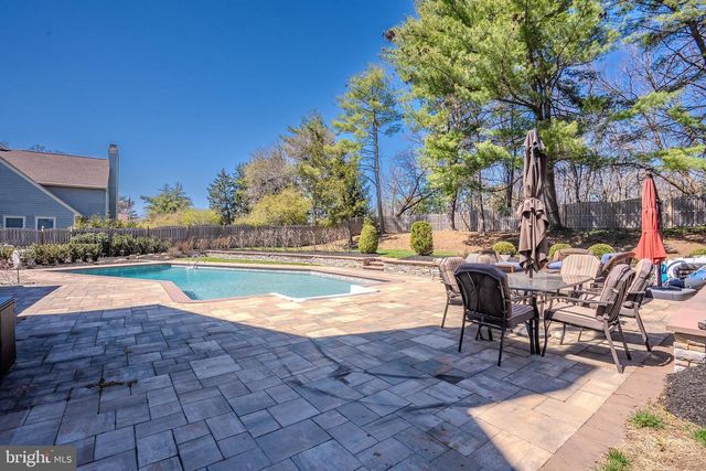 26 BALDWIN ST, Pennington, NJ 08534