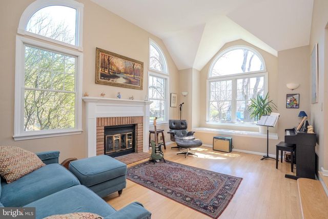 26 BALDWIN ST, Pennington, NJ 08534