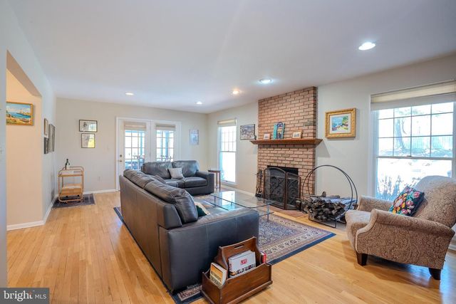 26 BALDWIN ST, Pennington, NJ 08534
