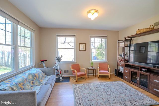 26 BALDWIN ST, Pennington, NJ 08534