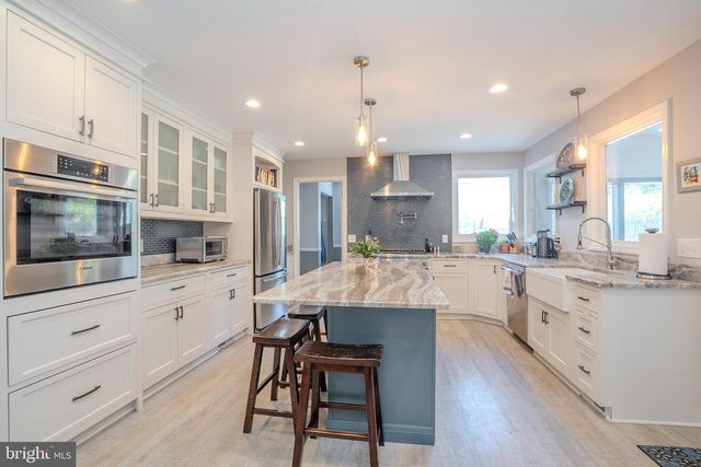 26 BALDWIN ST, Pennington, NJ 08534
