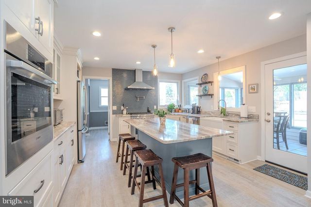 26 BALDWIN ST, Pennington, NJ 08534