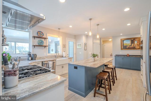 26 BALDWIN ST, Pennington, NJ 08534