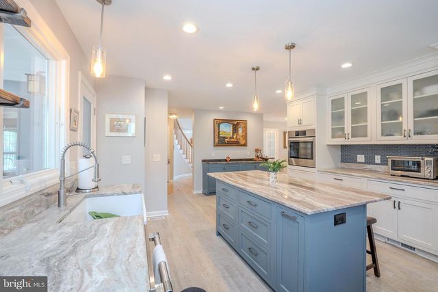 26 BALDWIN ST, Pennington, NJ 08534