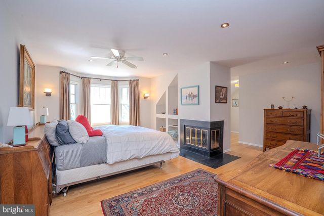 26 BALDWIN ST, Pennington, NJ 08534