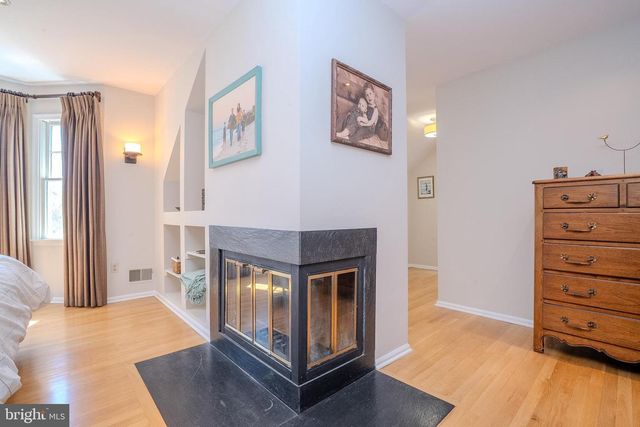 26 BALDWIN ST, Pennington, NJ 08534