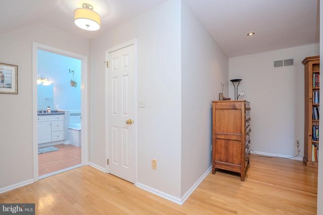 26 BALDWIN ST, Pennington, NJ 08534