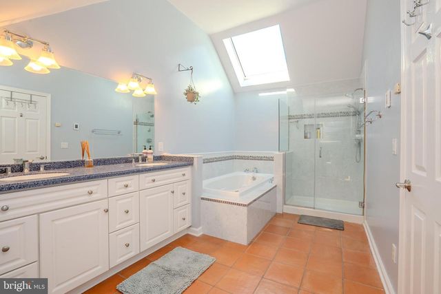26 BALDWIN ST, Pennington, NJ 08534