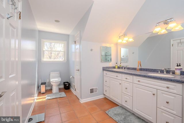 26 BALDWIN ST, Pennington, NJ 08534