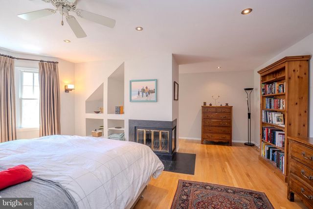 26 BALDWIN ST, Pennington, NJ 08534