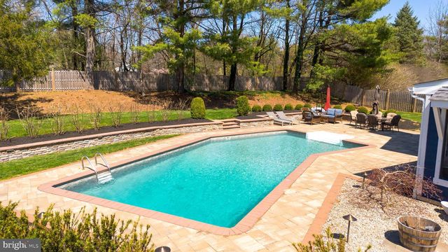 26 BALDWIN ST, Pennington, NJ 08534