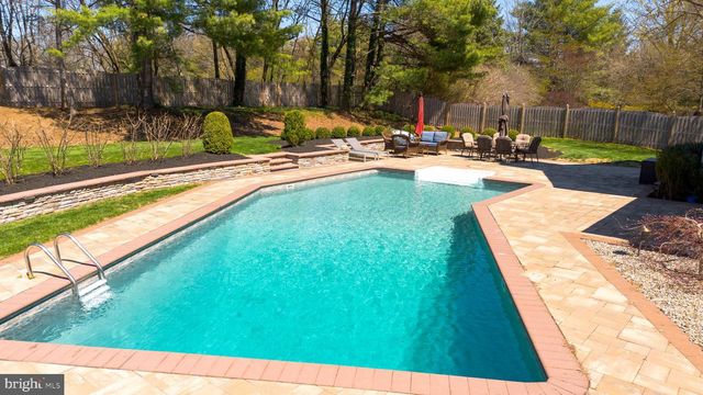 26 BALDWIN ST, Pennington, NJ 08534