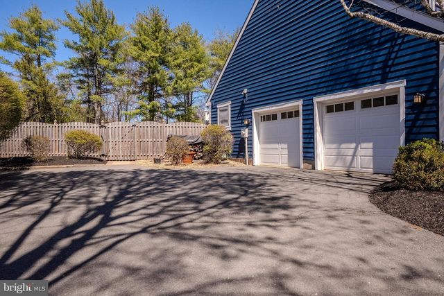 26 BALDWIN ST, Pennington, NJ 08534