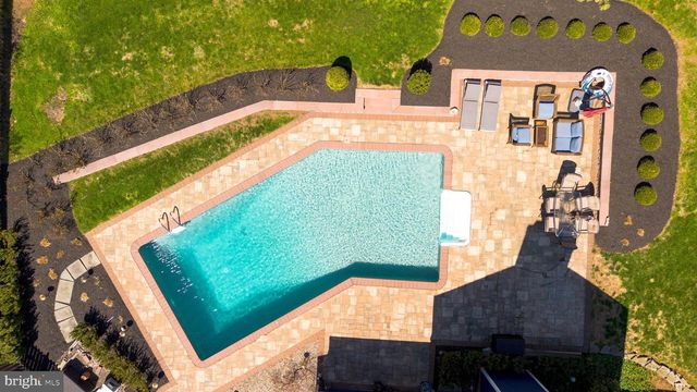 26 BALDWIN ST, Pennington, NJ 08534