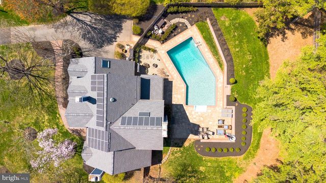 26 BALDWIN ST, Pennington, NJ 08534