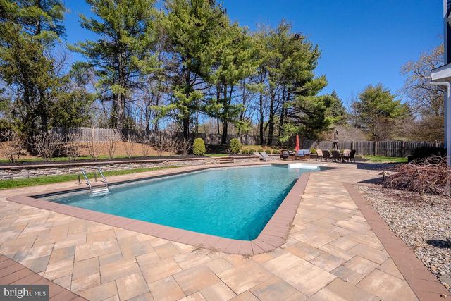 26 BALDWIN ST, Pennington, NJ 08534