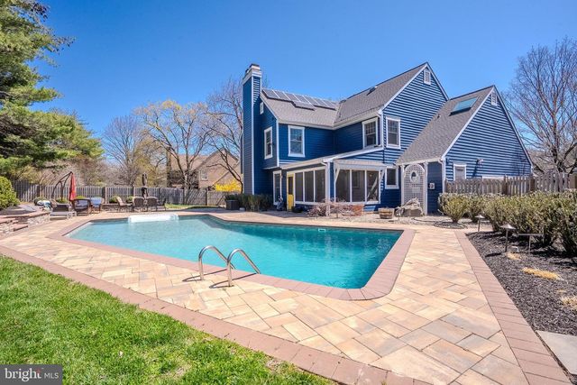 26 BALDWIN ST, Pennington, NJ 08534
