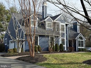 26 BALDWIN ST, Pennington, NJ 08534