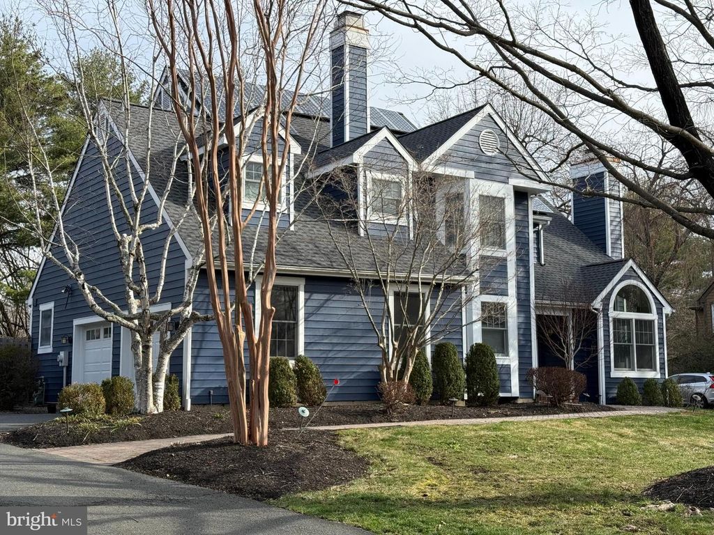 26 BALDWIN ST, Pennington, NJ 08534