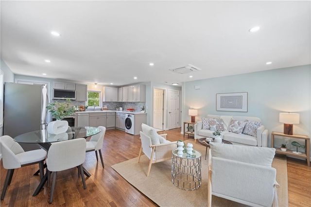 7 Laneway Court B, Narragansett, RI 02882