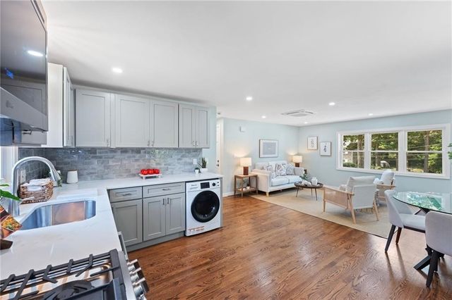 7 Laneway Court B, Narragansett, RI 02882