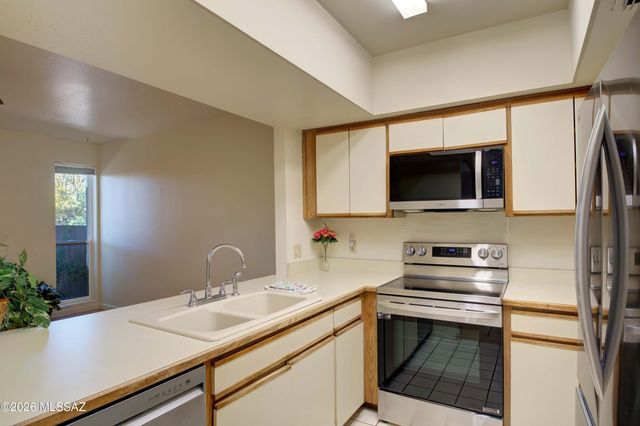 947 N Camino Seco, Tucson, AZ 85710