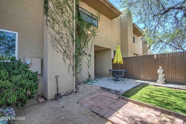 947 N Camino Seco, Tucson, AZ 85710