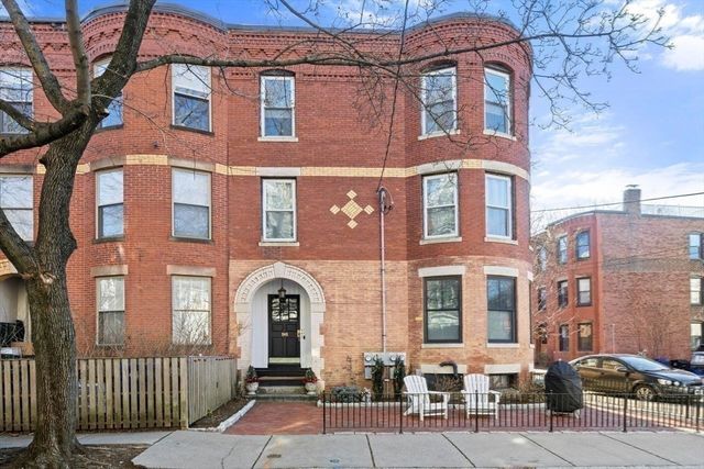 96 Brook St 3, Brookline, MA 02445