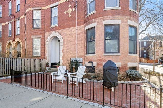 96 Brook St 3, Brookline, MA 02445