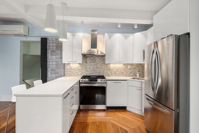 96 Brook St 3, Brookline, MA 02445