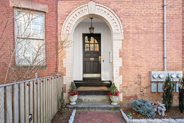 96 Brook St 3, Brookline, MA 02445
