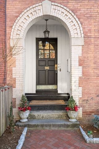 96 Brook St 3, Brookline, MA 02445