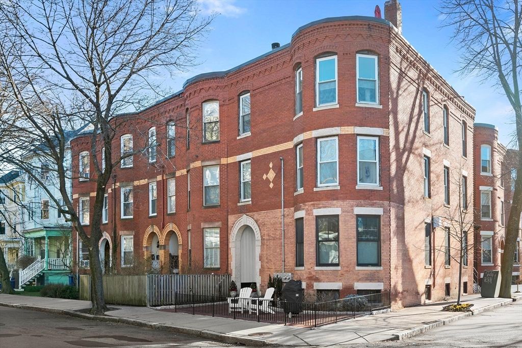 96 Brook St 3, Brookline, MA 02445