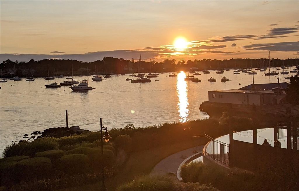 341 Thames Street 103, Bristol, RI 02809