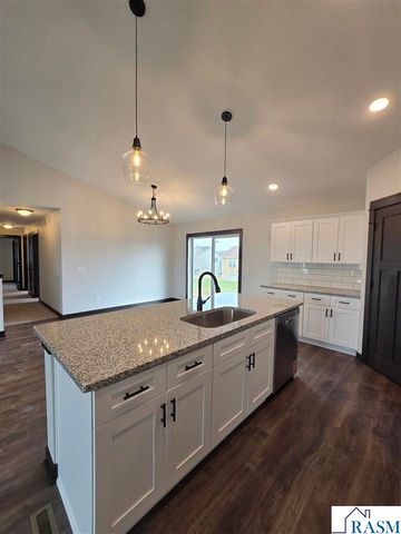 314 Falcon Run, Eagle Lake, MN 56024
