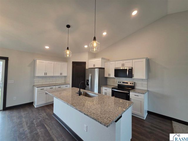 314 Falcon Run, Eagle Lake, MN 56024