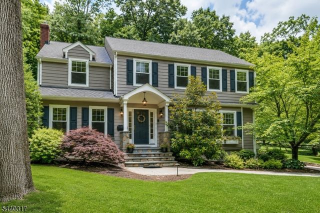 34 Wilcox Dr, Mountain Lakes Boro, NJ 07046