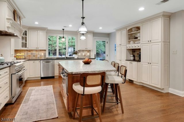 34 Wilcox Dr, Mountain Lakes Boro, NJ 07046