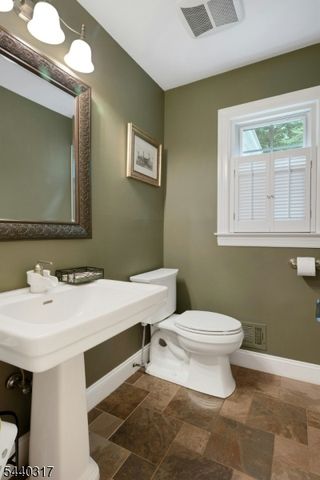 34 Wilcox Dr, Mountain Lakes Boro, NJ 07046