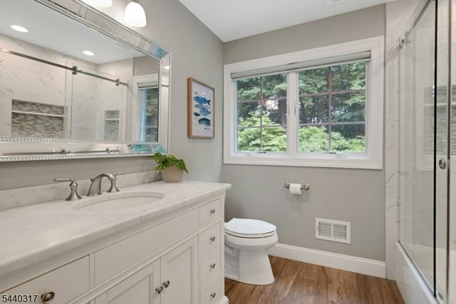 34 Wilcox Dr, Mountain Lakes Boro, NJ 07046