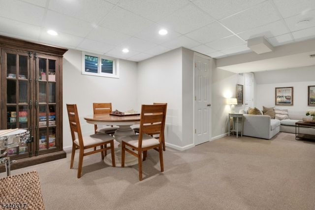 34 Wilcox Dr, Mountain Lakes Boro, NJ 07046