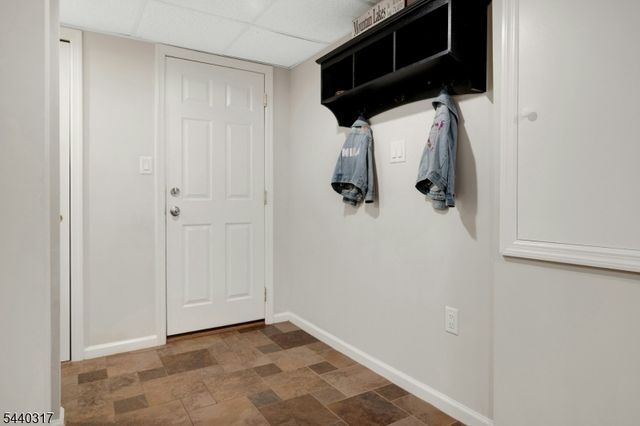 34 Wilcox Dr, Mountain Lakes Boro, NJ 07046