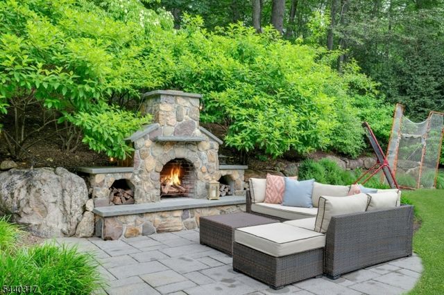 34 Wilcox Dr, Mountain Lakes Boro, NJ 07046