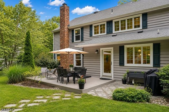 34 Wilcox Dr, Mountain Lakes Boro, NJ 07046