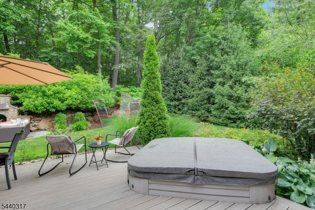 34 Wilcox Dr, Mountain Lakes Boro, NJ 07046